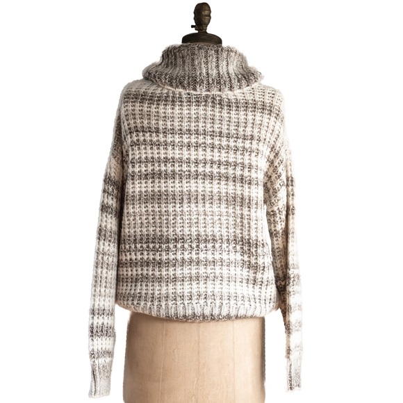 Hollister Chunky Knit Cowl Neck Sweater in Heather Grey & Ivory Stripes Sz Sm - Picture 2 of 12